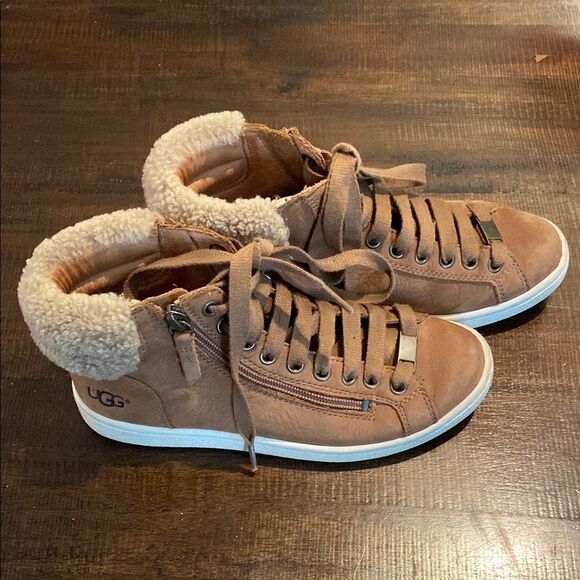 UGG W Olive for Women High-Top Sneakers with Shearling Lining size 5.5 - Picture 1 of 10